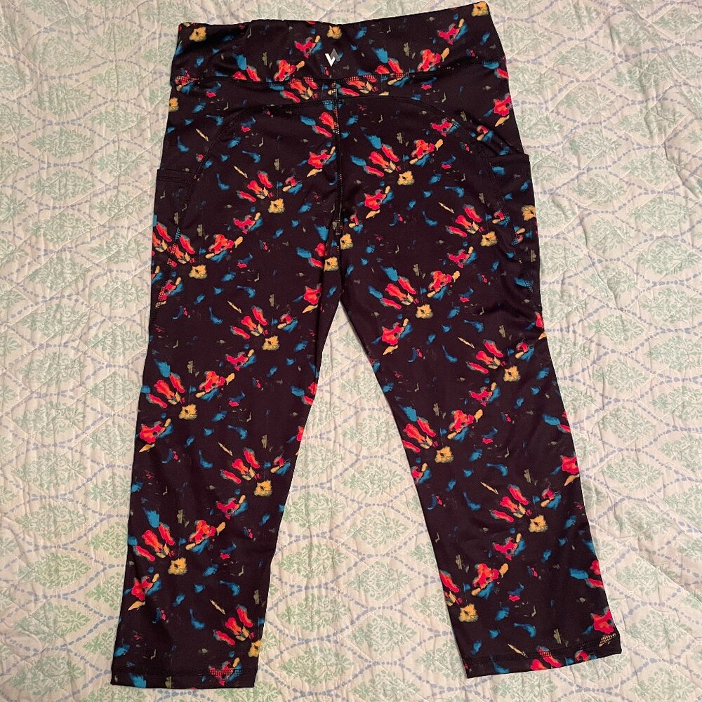 VEVO ACTIVE WOMENS HIGH-WAISTED TECH CAPRI LEGGINGS LARGE WITH POCKETS BRAND NEW